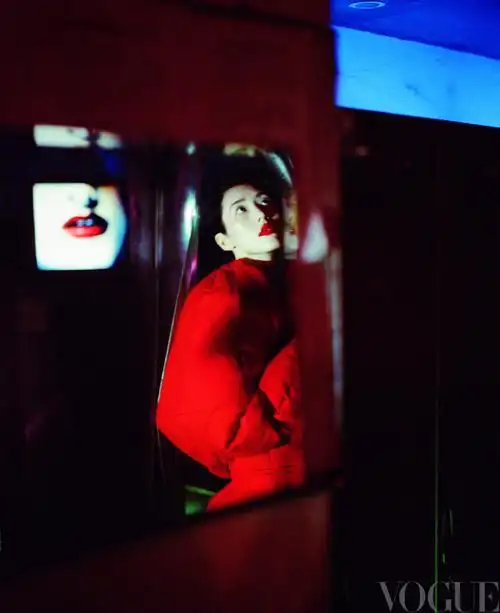 刘雯vogue六月刊封面##刘雯复古电影vogue大片