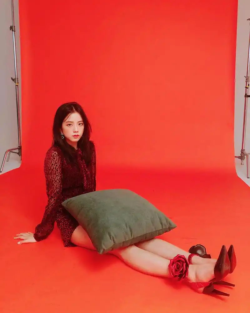 [blackpink][分享]180717 新画报官宣 jisoo第一时间来分享画报拍摄