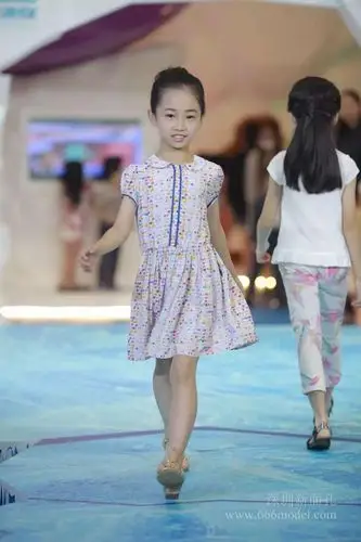 萌宝也爱t台 童模走秀看完清凉一夏!