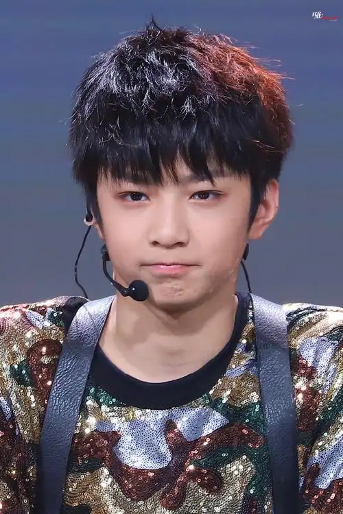 ps:年纪小还有点婴儿肥@时代少年团-刘耀文#刘耀文blue#/#今日星拍