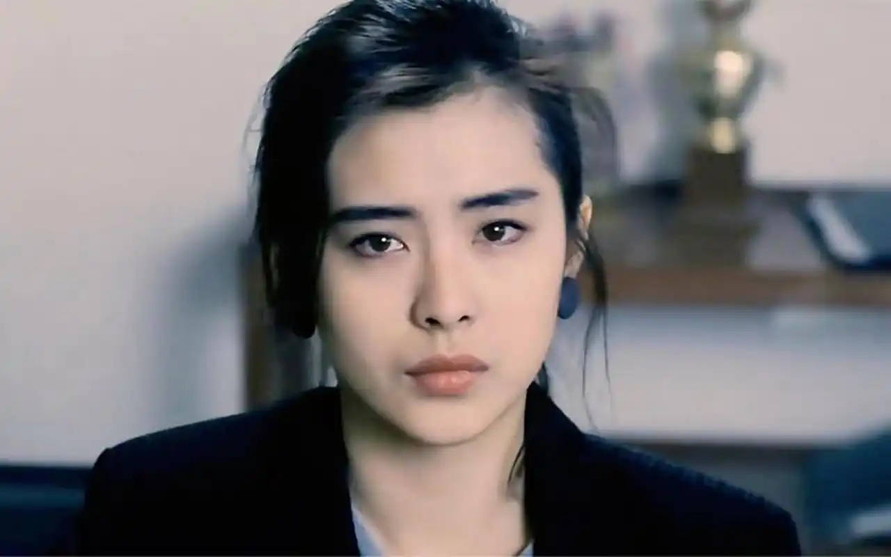 亚洲颜值天花板,艳光四射,倾倒众生,感受一下王祖贤的致命魅力