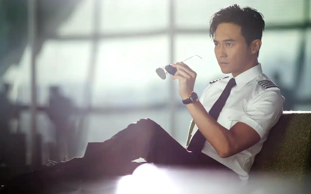 被"悍妻"制服的张智霖,与初恋时隔21年同台,只有一句好久不见