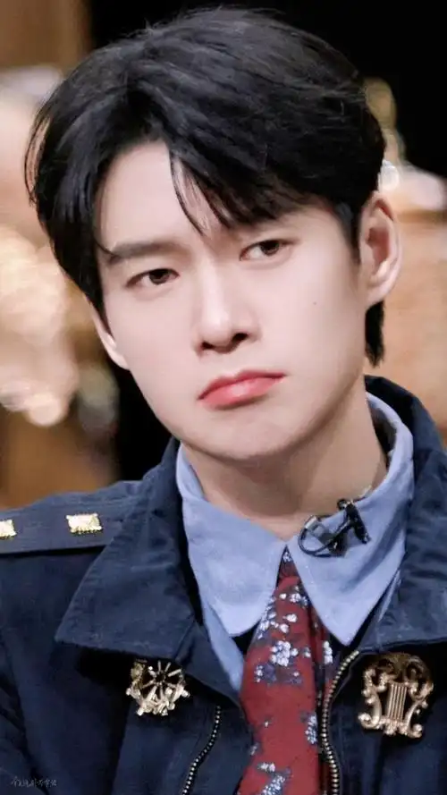 魏大勋壁纸好漂亮的修勾感觉脸蛋很好亲的样子