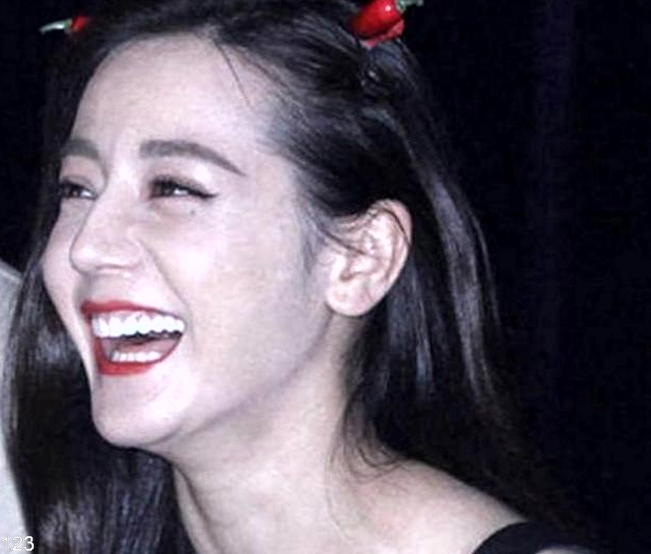 娱乐圈中爱张嘴大笑的女星,神仙姐姐的双下巴好抢镜!