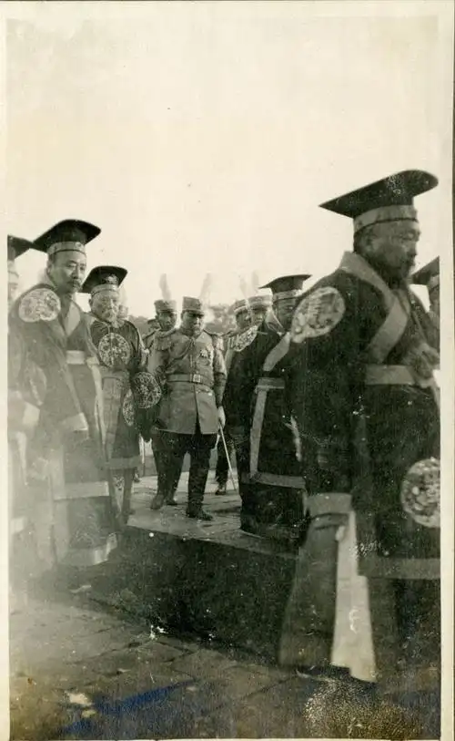 袁世凯经典老照片:曾洹上垂钓,也曾皇袍在身