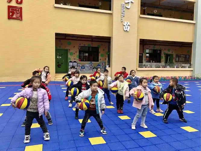 《快乐篮球·活力宝贝》-月山幼儿园大班体育课堂"花样篮球"