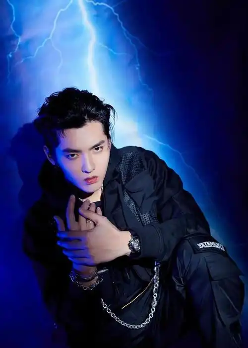 2020年12月8日-2021年4月:吴亦凡与都某竹保持微信联系.