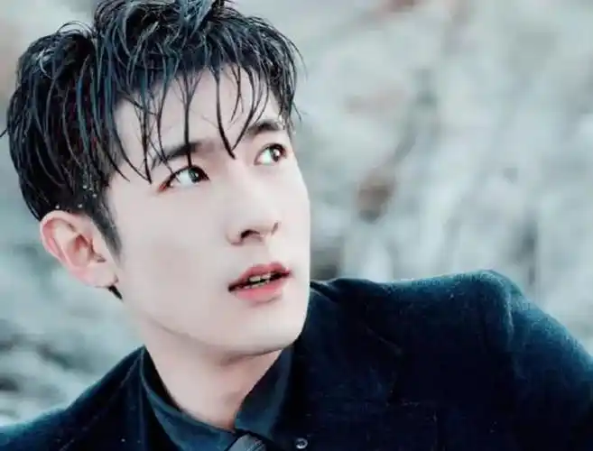 季肖冰《重启2》待播,新版解雨臣来了,徐磊要吃"黑花"红利?_腾讯新闻