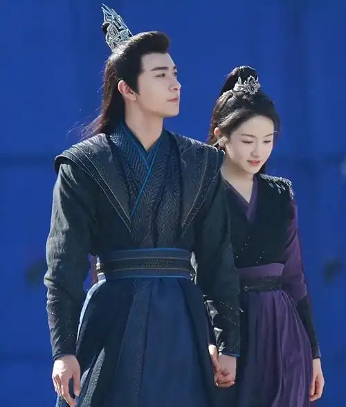 是刘金凤》引起的服饰争议,让原本待播的古装作品都被打回去重新审核