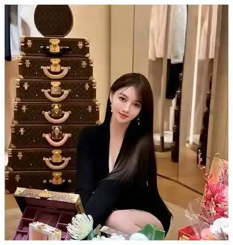 朋友身价高,豪宅内茶几价值34万,lv手工制作当私藏品_叶珂_生活_杨颖