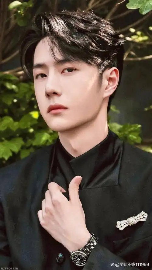 王一博《热烈》在地铁上练舞,一直努力就会成功