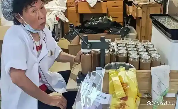 南京某咖啡阿姨店,曾经因其现场手冲咖啡的独特魅力