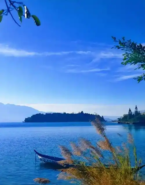 静坐浪花深处跳起蒙古舞在远离草原,远离羊群的湖面舞者梁辰收起酒杯