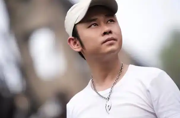 刀郎:前妻刚生下女儿抛弃他,如今的妻子让其苦尽甘来