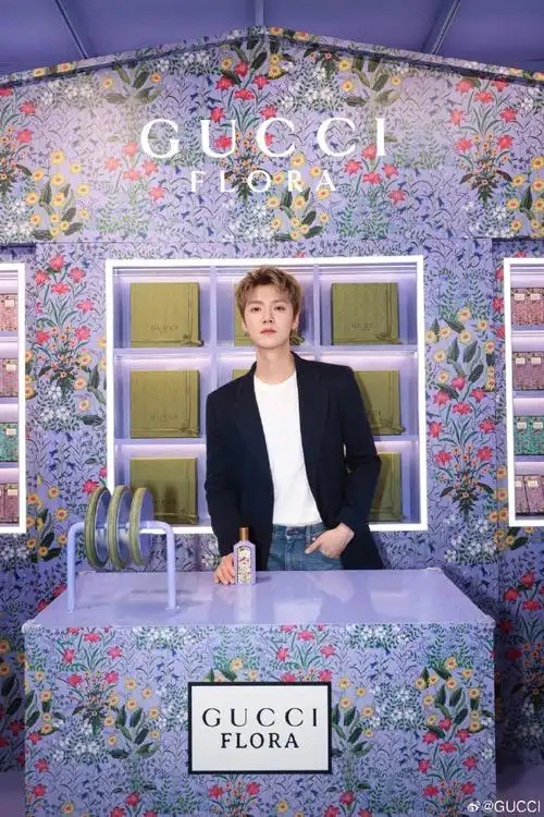 鹿emoji#请问是gucci全球品牌代言人鹿晗的04嘛哈哈哈哈