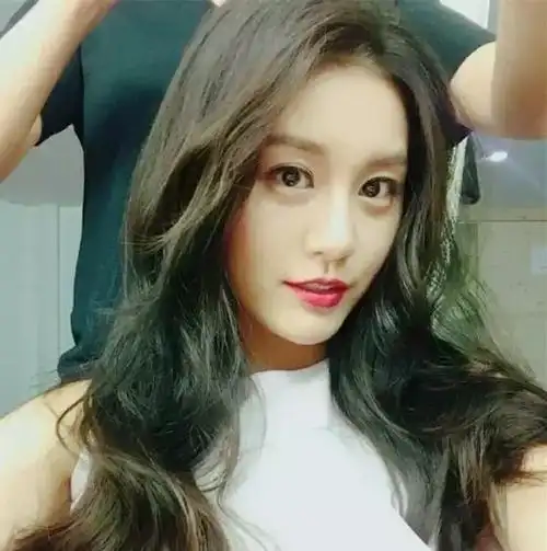 黑涩会美眉小薰小蛮近照28岁小蛮彻底脱胎换骨