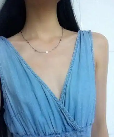 微博平胸大赛走红 萌妹子霸气晒胸