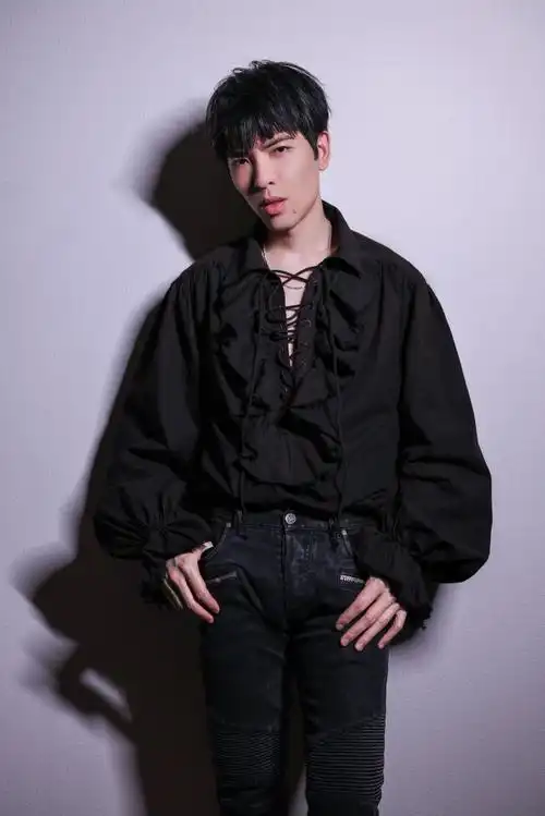 萧敬腾超话尽情高歌,释放内心能量,今晚21:00@萧敬腾在#我们的歌#嗨