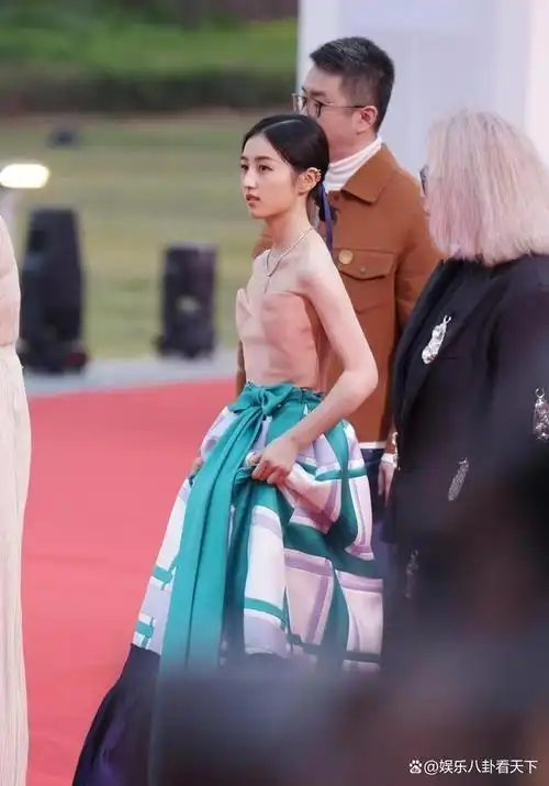 一米之内看脸蛋,一米之外看气质,对女明星来说体态比颜值还重要