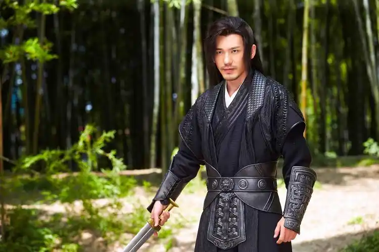 古装的英勇潇洒,现代的简约质雅,白宇在