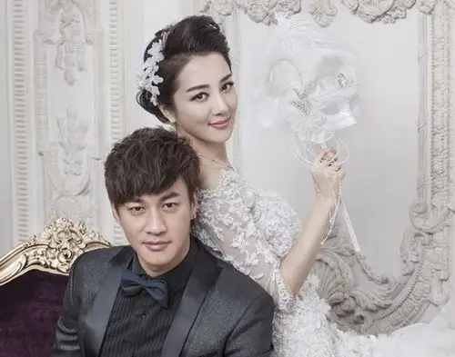 李依晓亮相2017百合·时尚新娘-致爱盛典