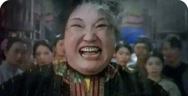 在周星驰剧中,二人凭借凶悍表情走红,一人已不在,她隐婚嫁富豪_苑琼丹