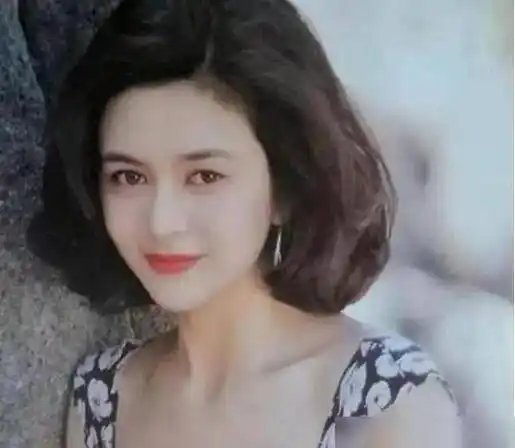 原创向华强年轻时长啥样当照片流出才知为啥成龙怕他关之琳爱他