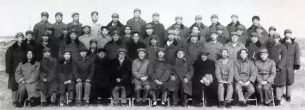 集体照,前排左起王汝芝,张蕴钰,程开甲,郭永怀,彭桓武,王淦昌,朱光亚