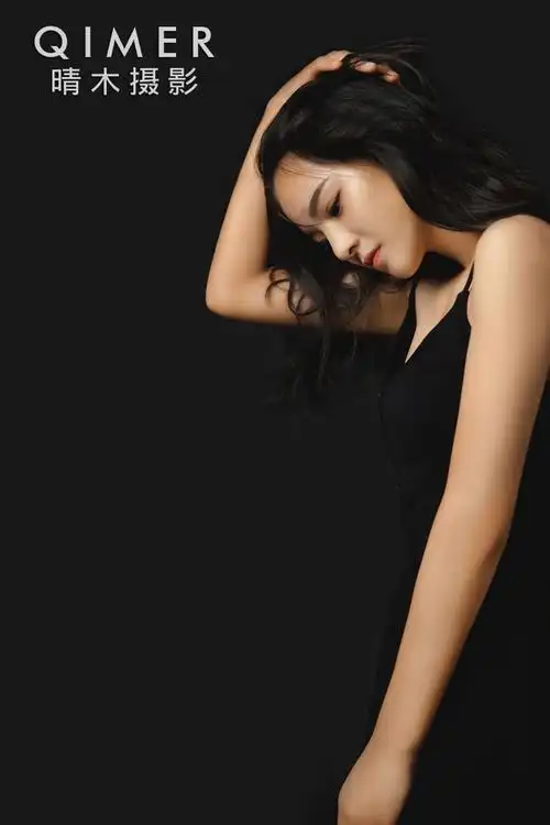 个性黑色背景图片女时尚个人写真个人写真照片黑色背景美女手机壁纸