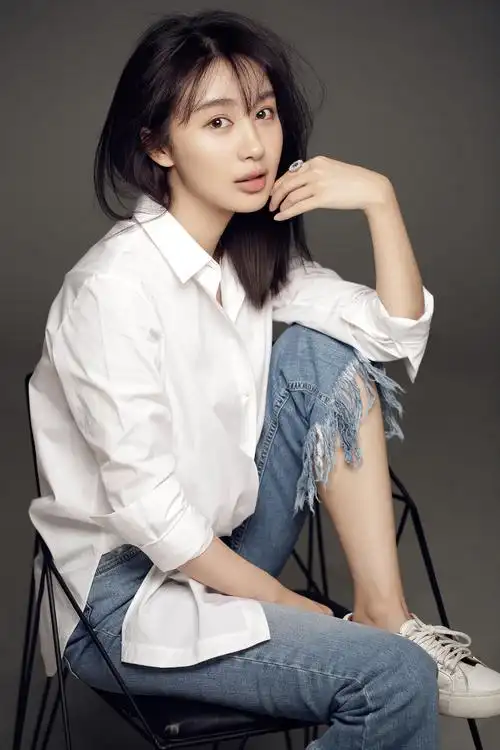 p>李菲儿,1987年10月3日出生于辽宁,中国内地影视女演员,歌手.