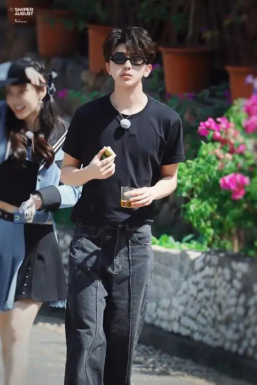 奔跑吧蔡徐坤#吃东西真得太可爱93@蔡徐坤