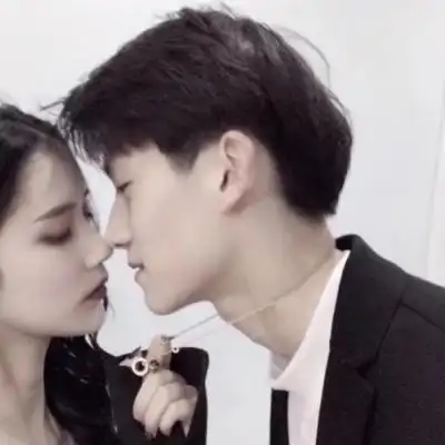 情侣秀恩爱撒狗粮图片头像 高清超甜男女撒狗粮的照片头像