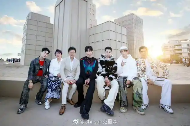 阿那亚大秀男明星合影