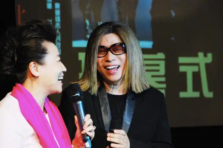 03-家人见郭峰事业如此成功,就张罗着给他介绍对象.