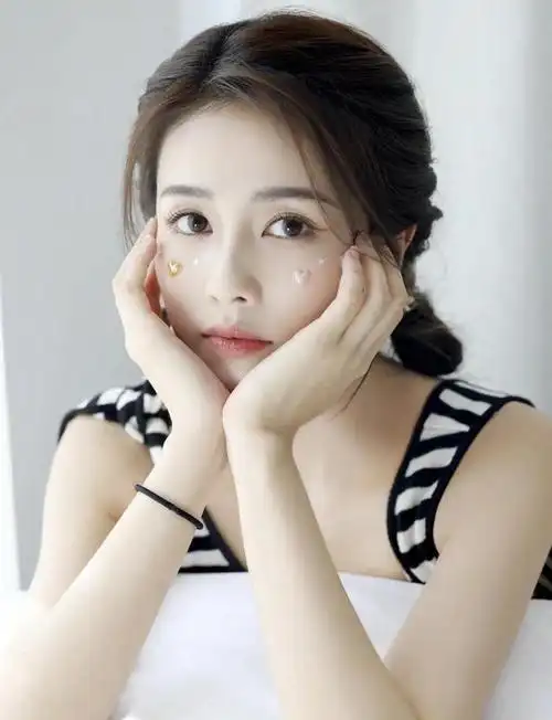 女明星白鹿写真姣美靓丽眉清目秀