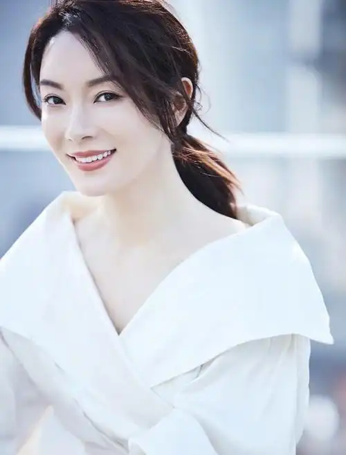 希望这样的中年女演员能够发光发热让更多的人看到.