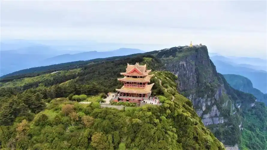 峨眉山最高峰万佛顶重新开放