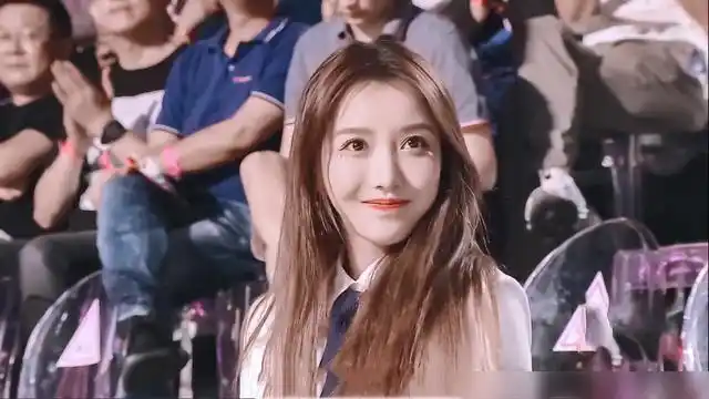 8岁丧父16岁火遍校园,19岁被沦为笑柄,姜贞羽艰难又幸运的24年|时候