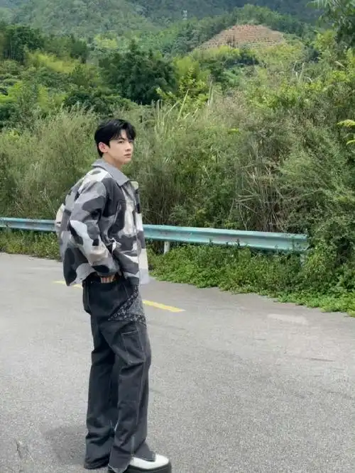 爱鼠小卷毛了白敬亭纹身 | 白敬亭健身@白敬亭