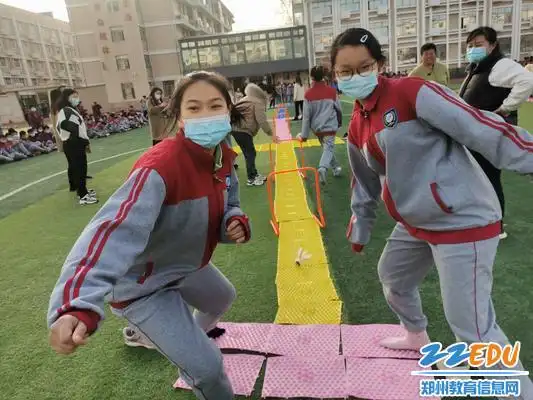 学生指压板比赛开始