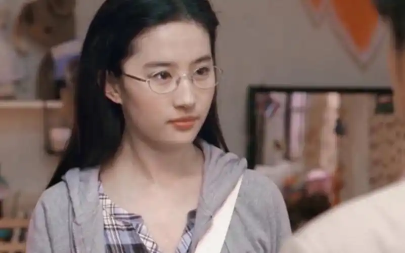 刘亦菲,戴眼镜剪辑,淋雨,大胸脯