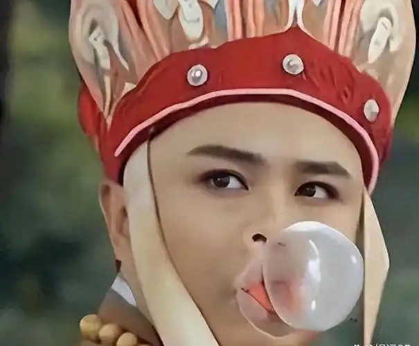 演员休息时都在干啥?第一张我忍住了,杨紫这张是真忍不了