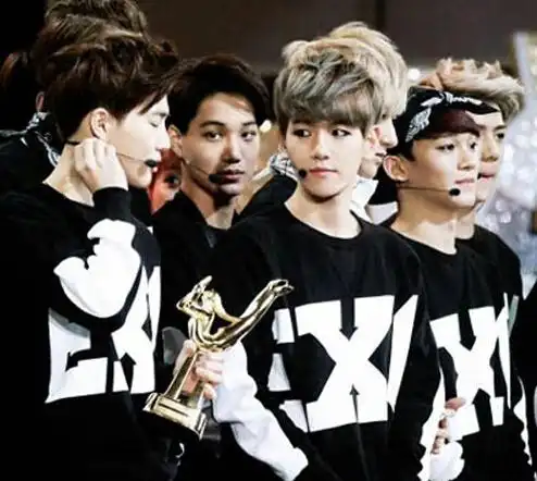 图exo黑图片大全欣赏吸烟照流出偶像形象一落千丈