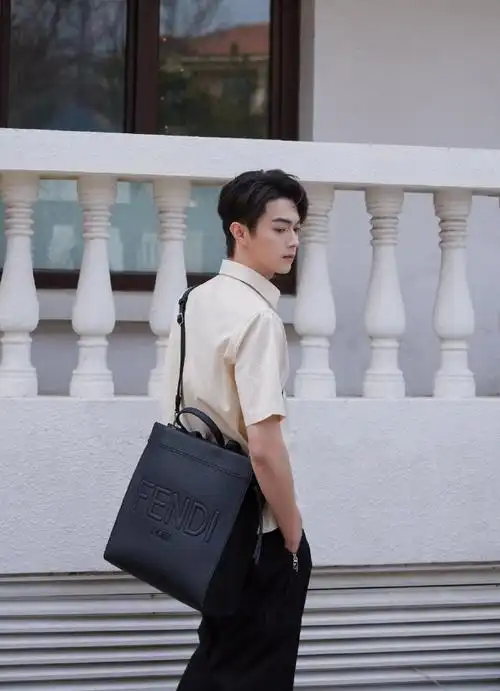 许凯男大白衬衫写真