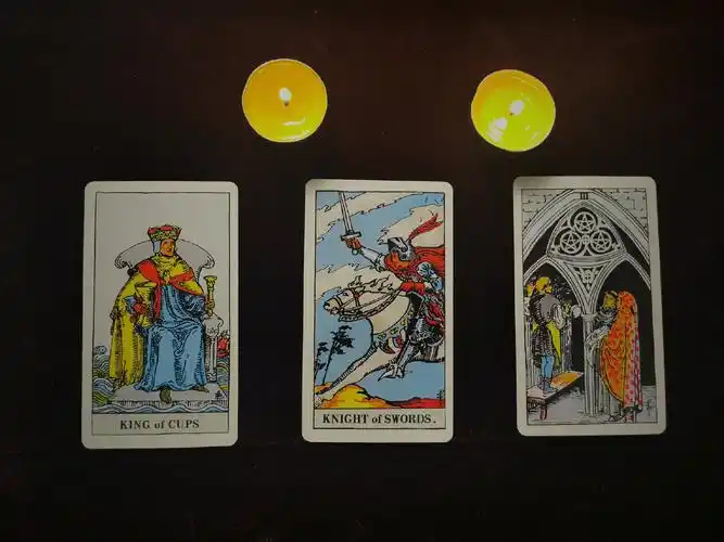 圣杯国王 宝剑骑士 星币三圣杯四 宝剑二 宝剑三