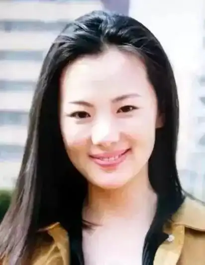 她是中国首个柏林"影后",陪伴陈道明8年,嫁王菲初恋恩爱25年