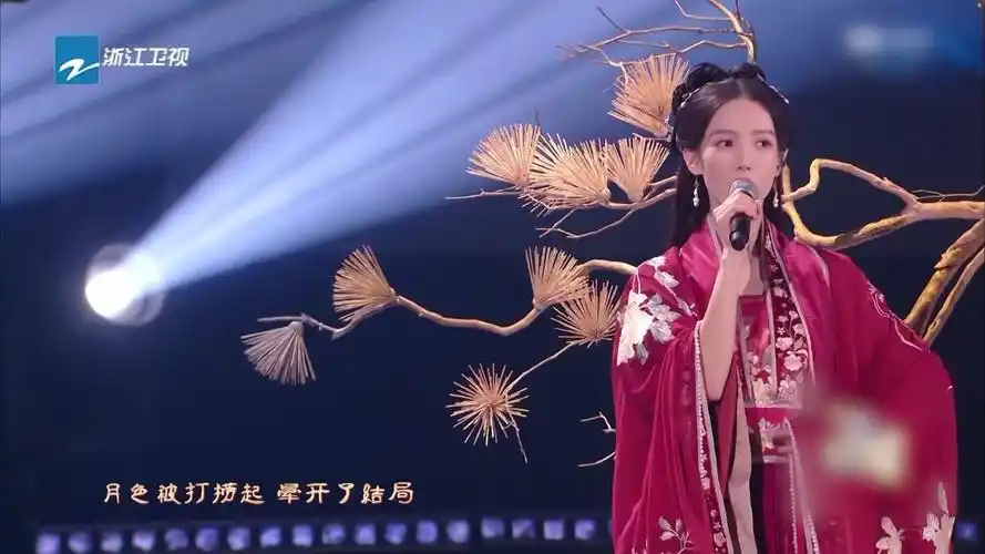 金晨古风扮相唱《青花瓷》美哭