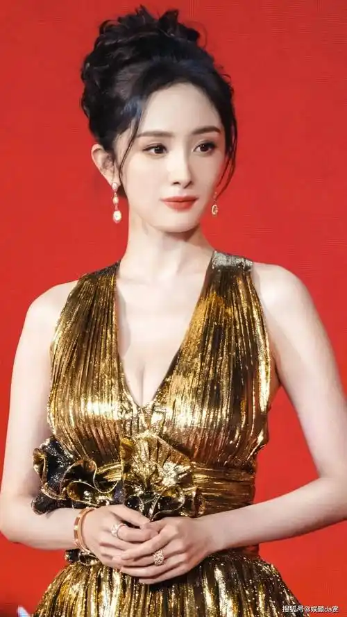 【杨幂活动生图】光华夺目的性感魅力,熠熠星动,美美与共_品牌_光芒