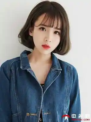 空气刘海短发发型女生图片时尚增加迷人魅力