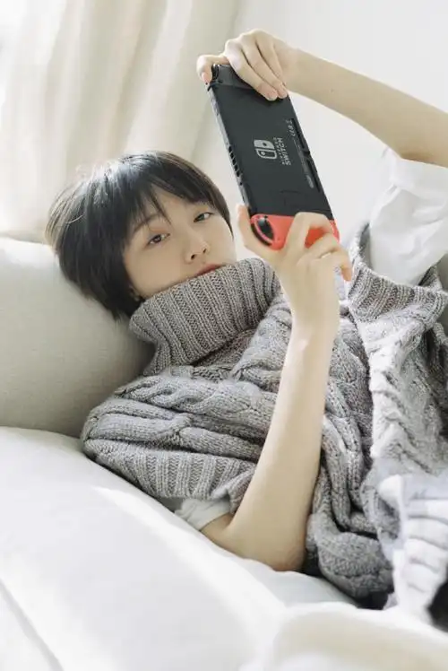 成果慵懒居家沙发写真图片